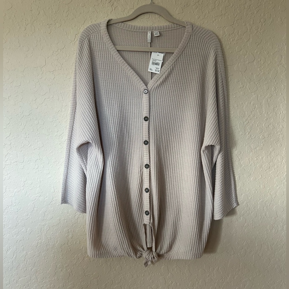 Cato brand, light oatmeal blouse with 3/4 sleeve, NWT, size 18/20